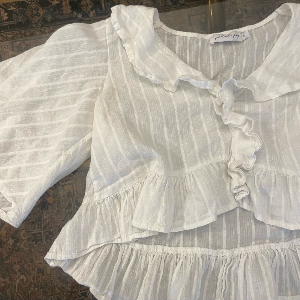 Barely worn - love this shirt - it’s just too small for me